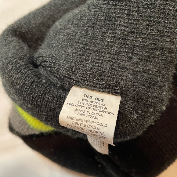 🐶🐶Boys Gerry OS black and green beanie.🐶🐶 - Picture 3 of 3
